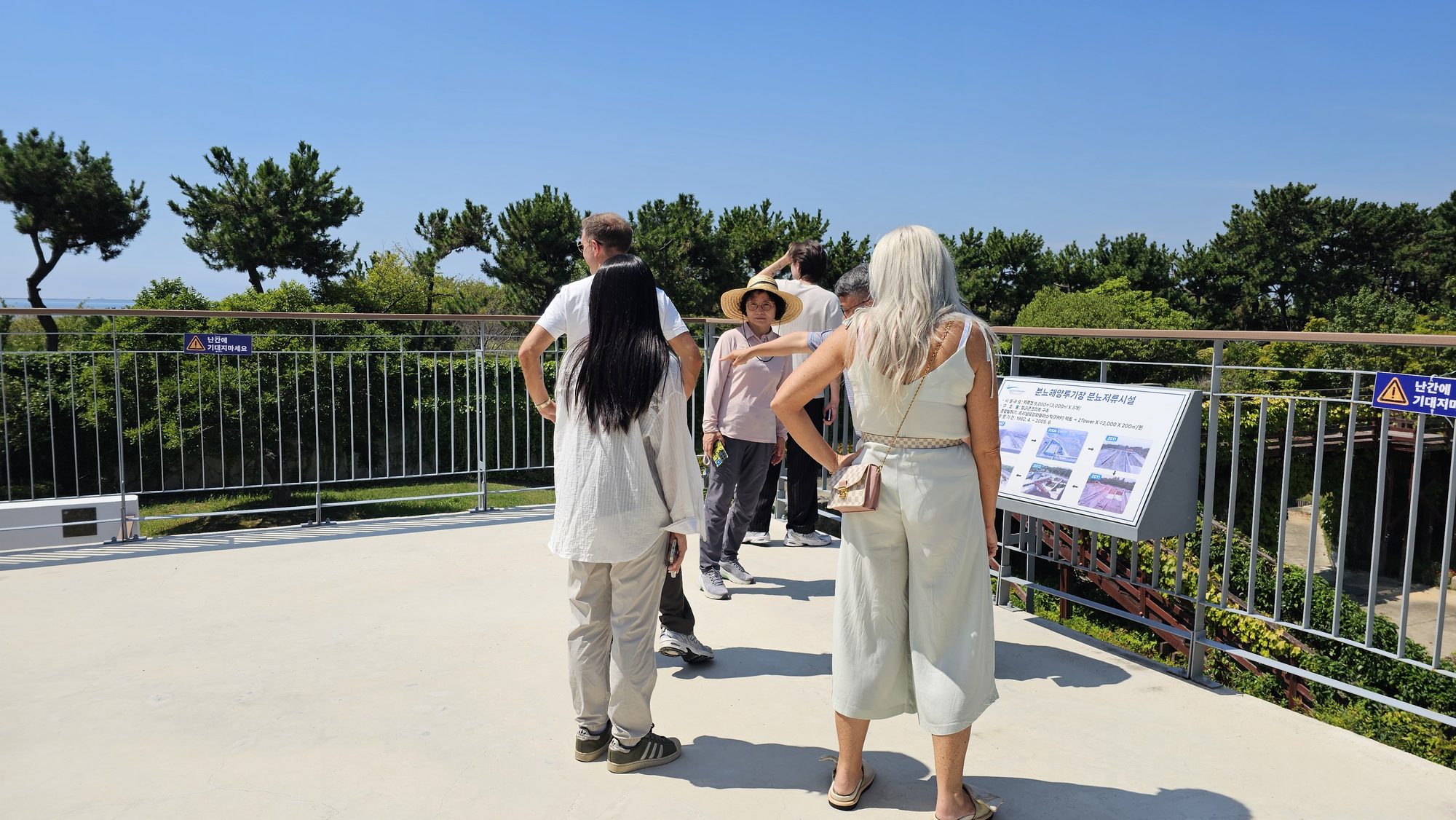 An ONDO host welcoming a small group at the wetland overlook